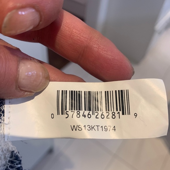 A Joe Fresh 3/4 sleeve shirt that’s loose at the neck. - Picture 5 of 6